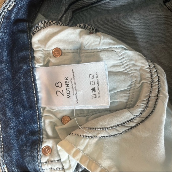 Mother jeans size 28. High waisted looker ankle fray style. Worn once. - Picture 4 of 10